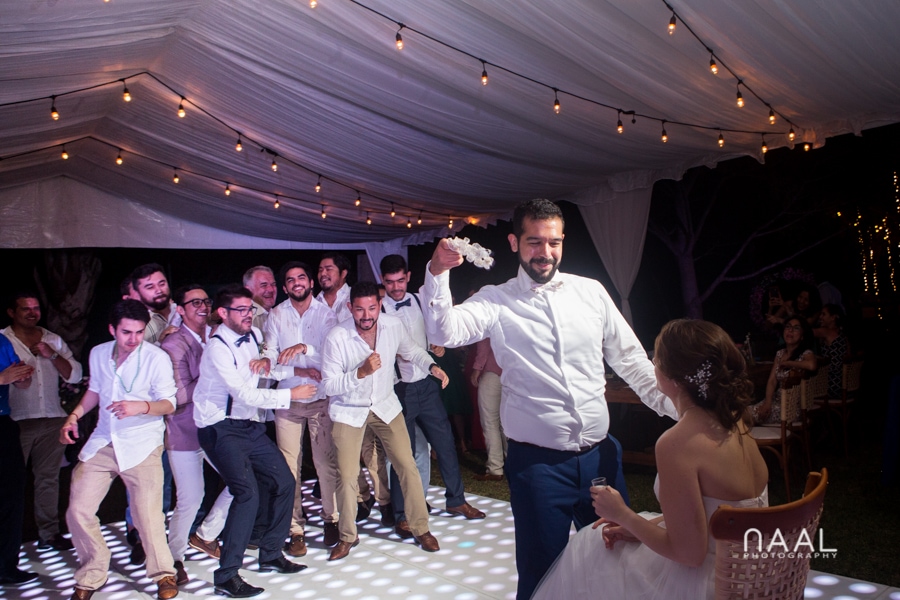 Bacalar destination wedding- Arlenis Ruiz - Naal Wedding Photography. Garder fun moment
